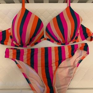 Women’s bikini top and bottom set